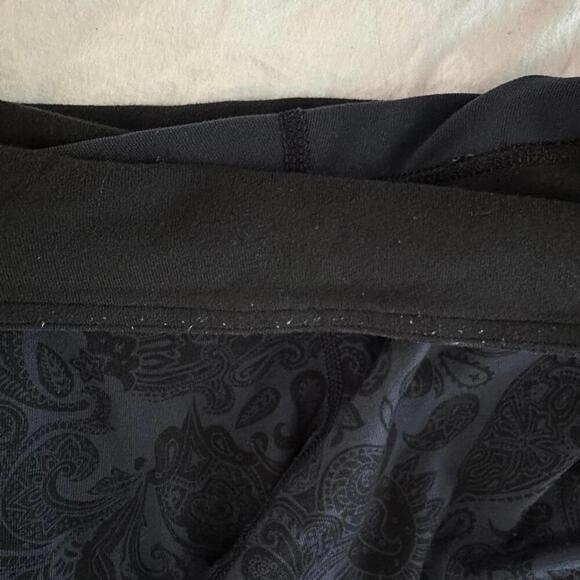 Lululemon Wunder Under Crop 18" Paisley Inkwell / Black - Size 6 - EUC - Picture 6 of 8